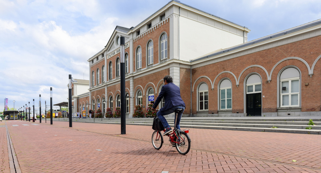 Foto van de voorkant van het centraal station Dordrecht